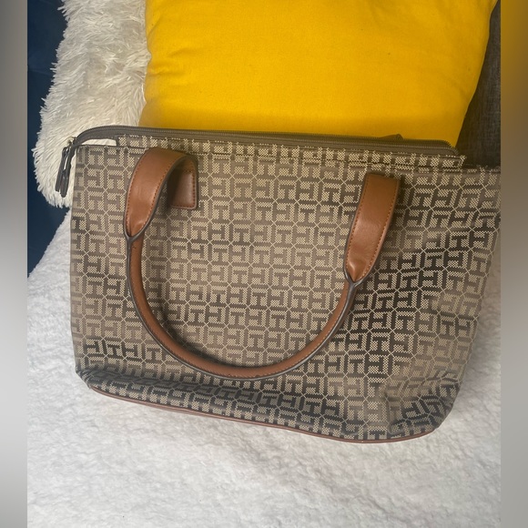 Tommy Hilfiger - Picture 3 of 3